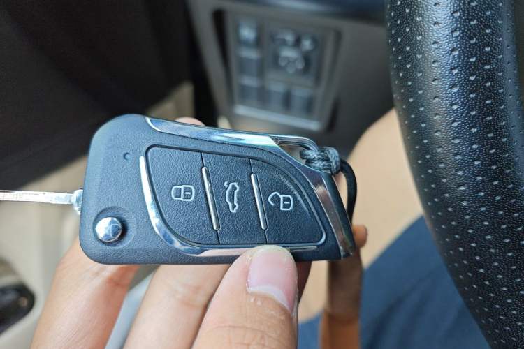 Used Toyota Prado 2010 2.7L Automatic Deluxe Edition Vehicle Key