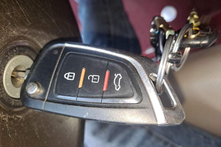 Used Toyota Prado 2010 2.7L Automatic Deluxe Edition Vehicle Key