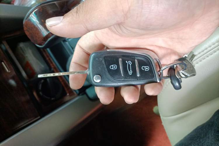 Used Toyota Prado 2010 2.7L Automatic Deluxe Edition Vehicle Key
