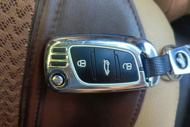 Used Toyota Prado 2010 2.7L Automatic Deluxe Edition Vehicle Key