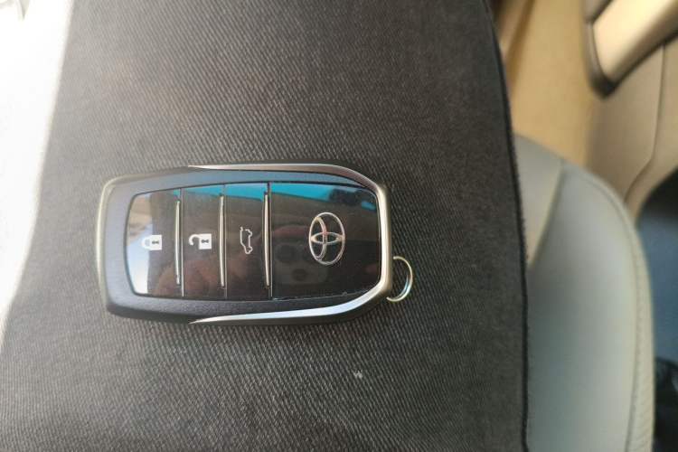 Used Toyota Prado 2010 4.0L Automatic VX Vehicle Key
