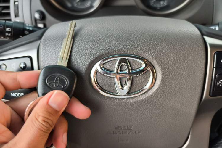 Used Toyota Prado 2010 2.7L Automatic Deluxe Edition Vehicle Key
