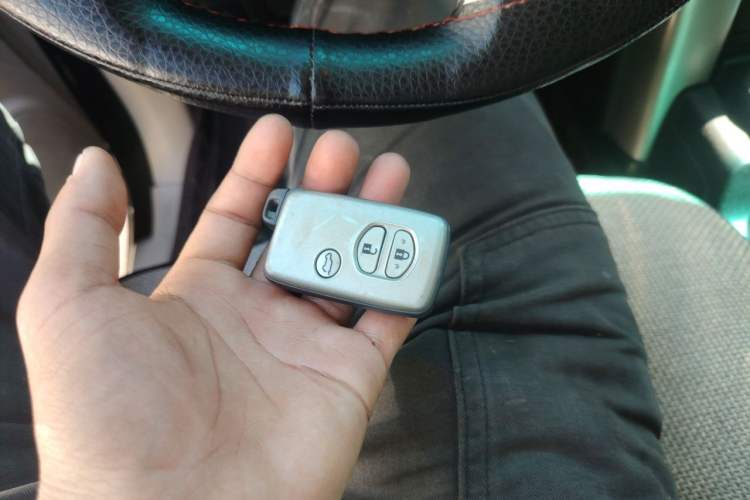 Used Toyota Prado 2010 4.0L Automatic TX-L Vehicle Key