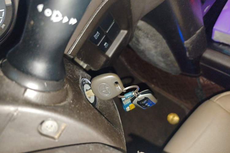 Used Toyota Prado 2010 2.7L Automatic Deluxe Edition Vehicle Key