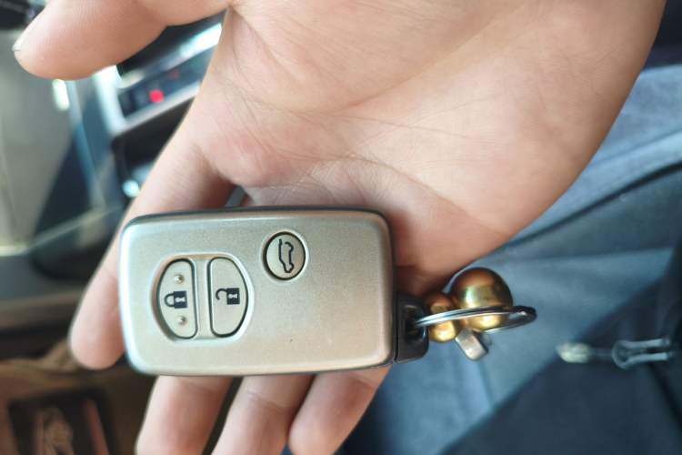 Used Toyota Prado 2010 4.0L Automatic TX-L NAVI Vehicle Key
