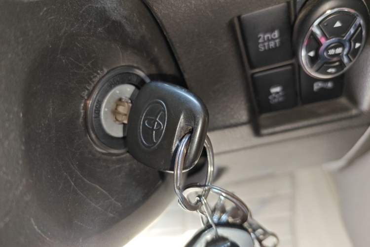 Used Toyota Prado 2010 2.7L Automatic Deluxe Edition Vehicle Key