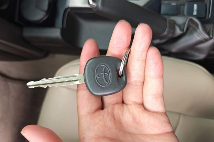 Used Toyota Prado 2010 2.7L Automatic Deluxe Edition Vehicle Key