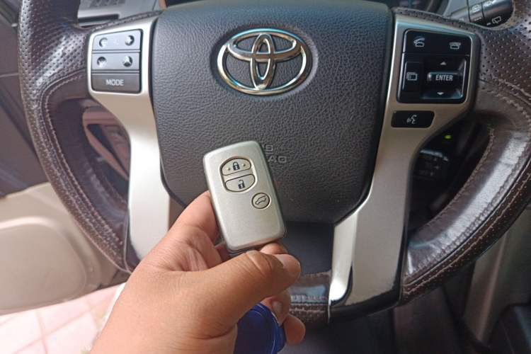Used Toyota Prado 2010 4.0L Automatic TX-L Vehicle Key