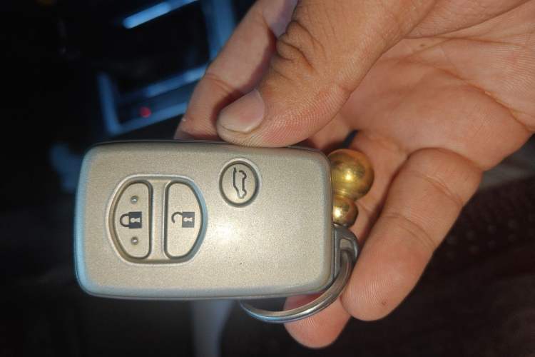 Used Toyota Prado 2010 4.0L Automatic TX-L NAVI Vehicle Key