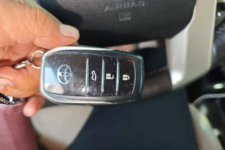 Used Toyota Prado 2010 4.0L Automatic TX-L Vehicle Key