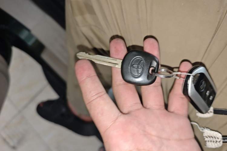 Used Toyota Prado 2010 2.7L Automatic Deluxe Edition Vehicle Key
