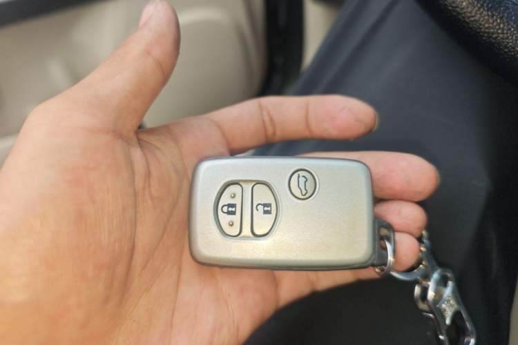 Used Toyota Prado 2010 4.0L Automatic TX-L Vehicle Key