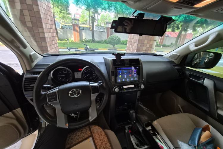 Used Toyota Prado 2010 2.7L Automatic Standard Edition Center Console