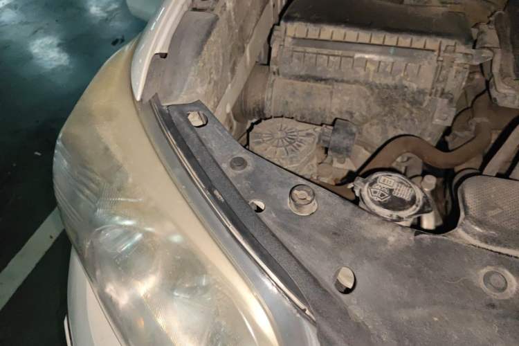 Used Toyota Prado 2010 2.7L Automatic Deluxe Edition Engine Bay Right