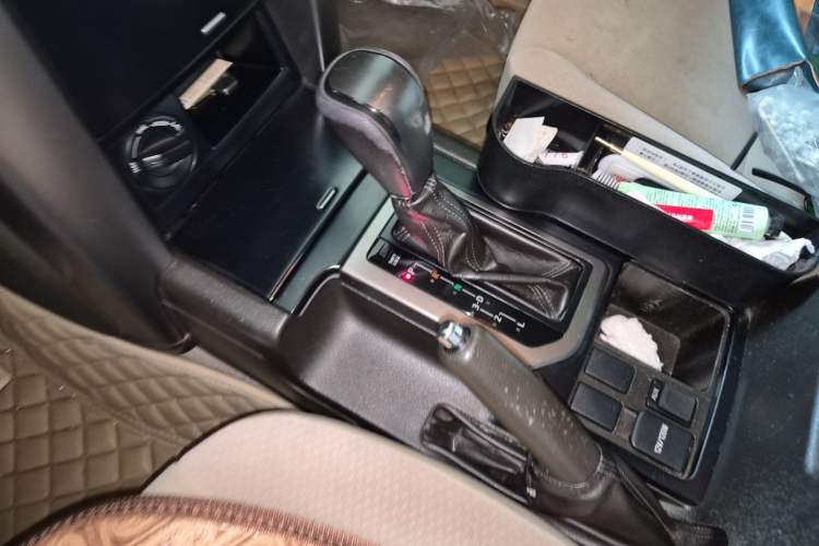 Used Toyota Prado 2010 2.7L Automatic Standard Edition Gear Lever