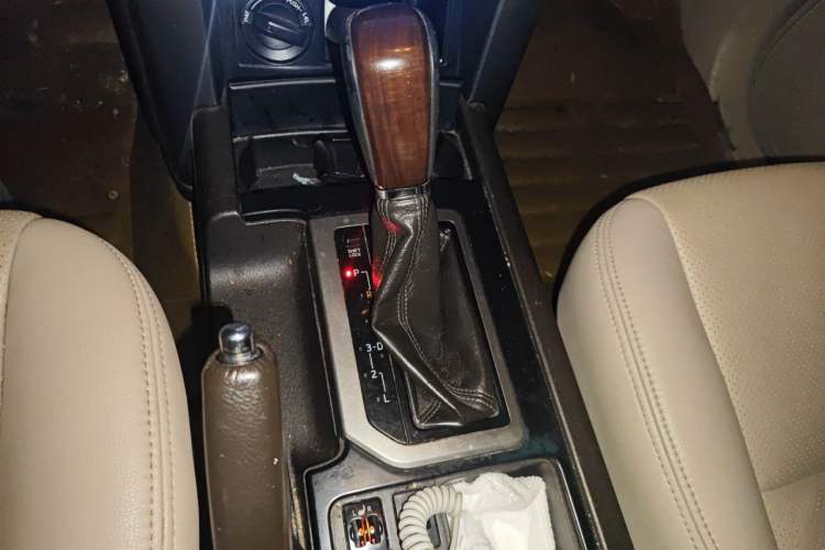 Used Toyota Prado 2010 2.7L Automatic Deluxe Edition Gear Lever