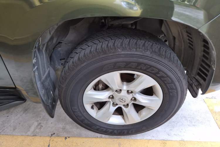 Used Toyota Prado 2010 2.7L Automatic Standard Edition Right Front Wheel Hub