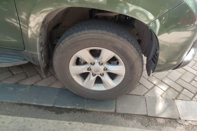Used Toyota Prado 2010 2.7L Automatic Standard Edition Right Front Wheel Hub