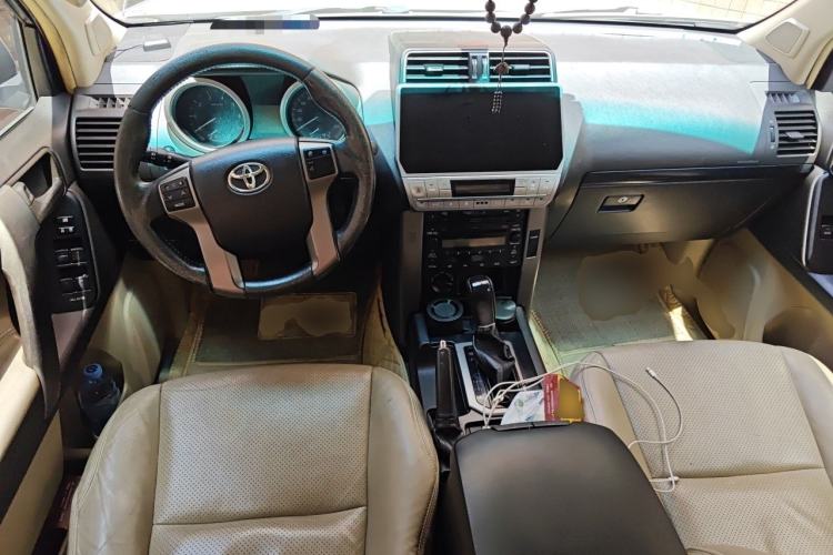 Used Toyota Prado 2010 2.7L Automatic Standard Edition Center Console