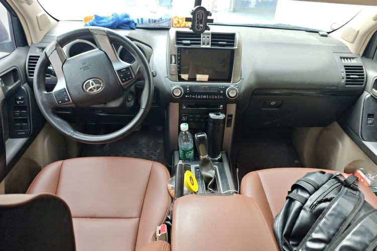 Used Toyota Prado 2010 2.7L Automatic Standard Edition Center Console