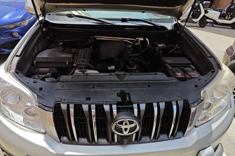 Used Toyota Prado 2010 2.7L Automatic Standard Edition Engine Bay