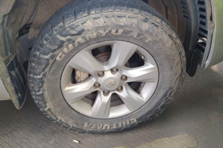 Used Toyota Prado 2010 2.7L Automatic Standard Edition Right Front Wheel Hub