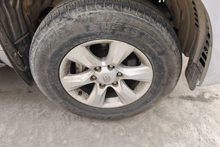 Used Toyota Prado 2010 2.7L Automatic Standard Edition Right Front Wheel Hub