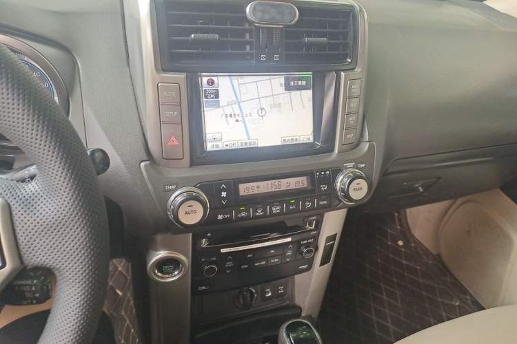 Used Toyota Prado 2010 4.0L Automatic TX-L NAVI Audio And AC Panel