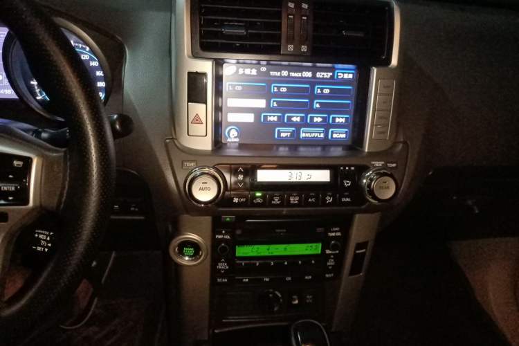 Used Toyota Prado 2010 4.0L Automatic TX Audio And AC Panel