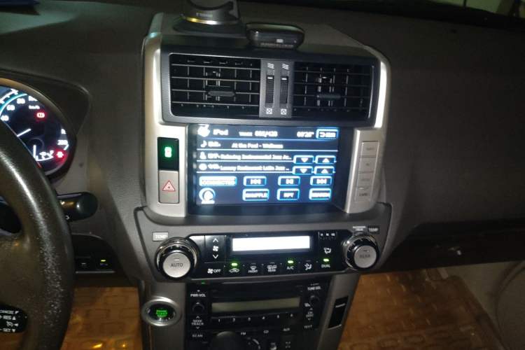 Used Toyota Prado 2010 4.0L Automatic TX-L Audio And AC Panel