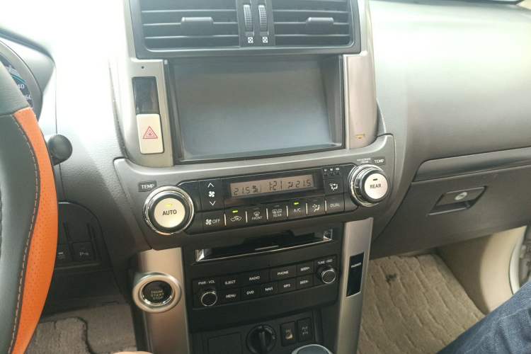 Used Toyota Prado 2010 4.0L Automatic TX-L Audio And AC Panel