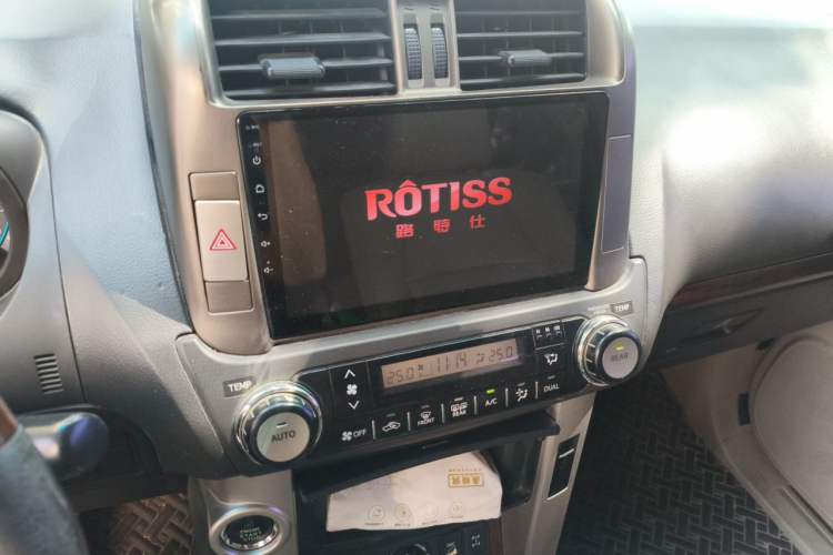 Used Toyota Prado 2010 4.0L Automatic VX Audio And AC Panel