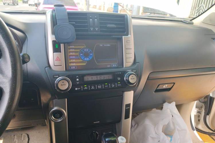 Used Toyota Prado 2010 4.0L Automatic TX-L Audio And AC Panel