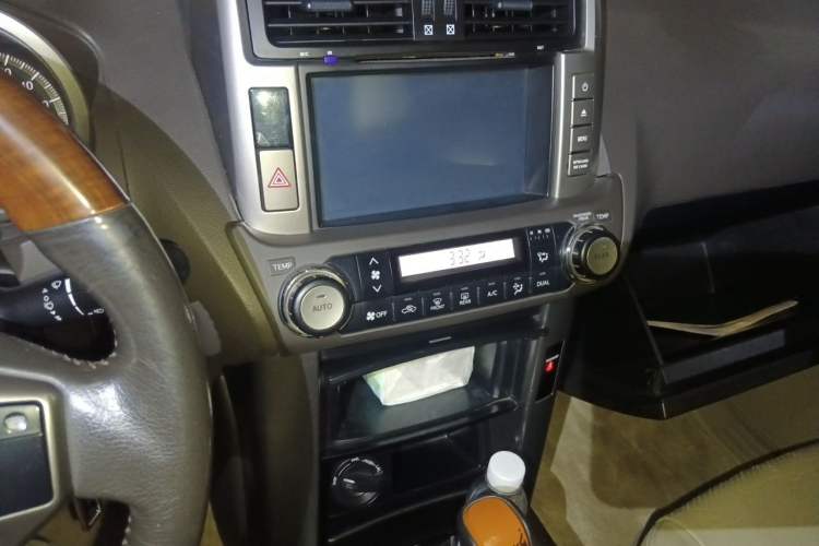 Used Toyota Prado 2010 2.7L Automatic Deluxe Edition Audio And AC Panel