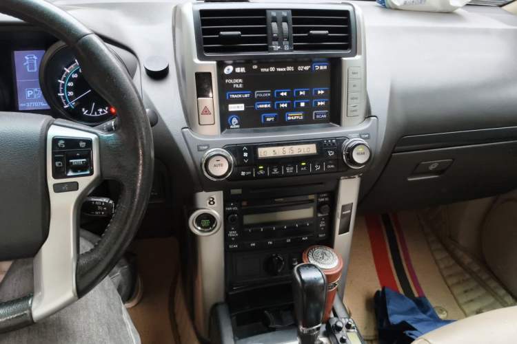 Used Toyota Prado 2010 4.0L Automatic TX-L Audio And AC Panel