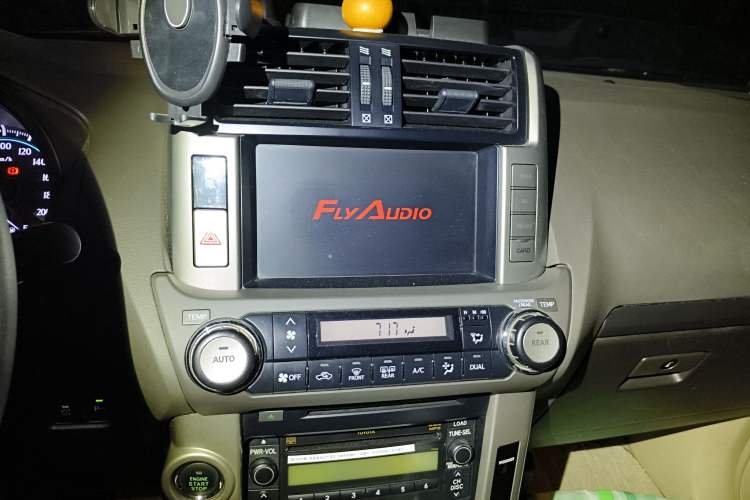 Used Toyota Prado 2010 4.0L Automatic TX-L Audio And AC Panel