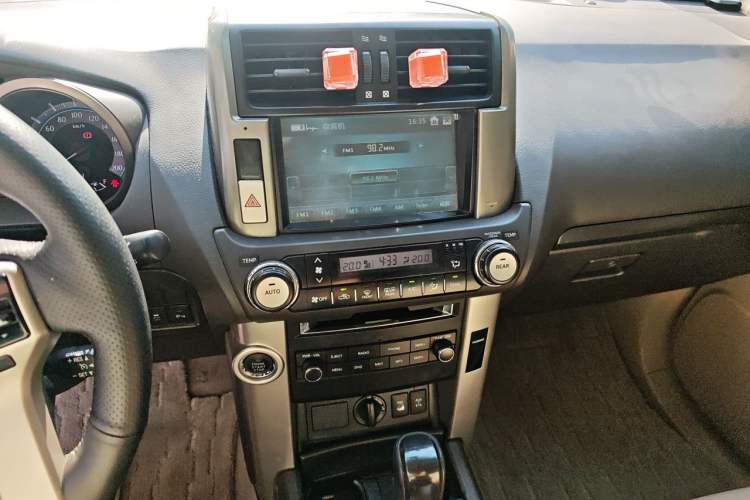 Used Toyota Prado 2010 4.0L Automatic TX-L Audio And AC Panel