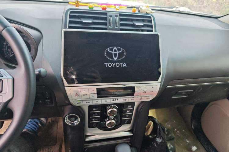 Used Toyota Prado 2010 4.0L Automatic VX Audio And AC Panel