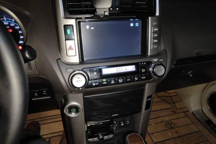 Used Toyota Prado 2010 4.0L Automatic TX-L Audio And AC Panel