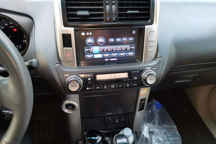 Used Toyota Prado 2010 4.0L Automatic TX-L Audio And AC Panel