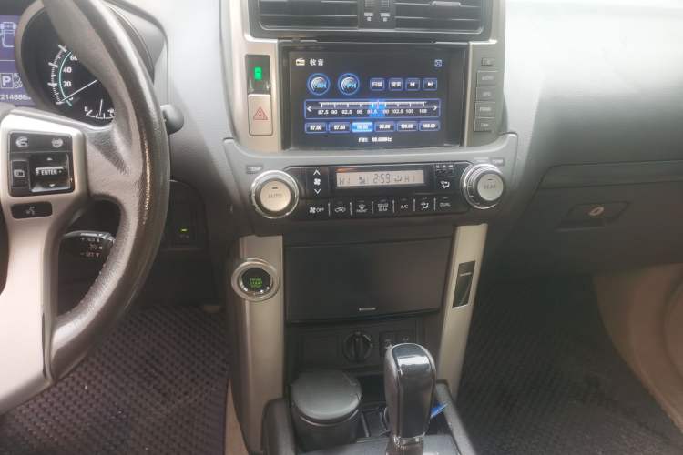 Used Toyota Prado 2010 4.0L Automatic TX-L Audio And AC Panel