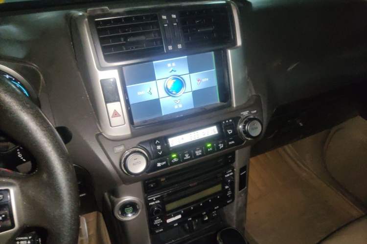 Used Toyota Prado 2010 4.0L Automatic TX-L Audio And AC Panel
