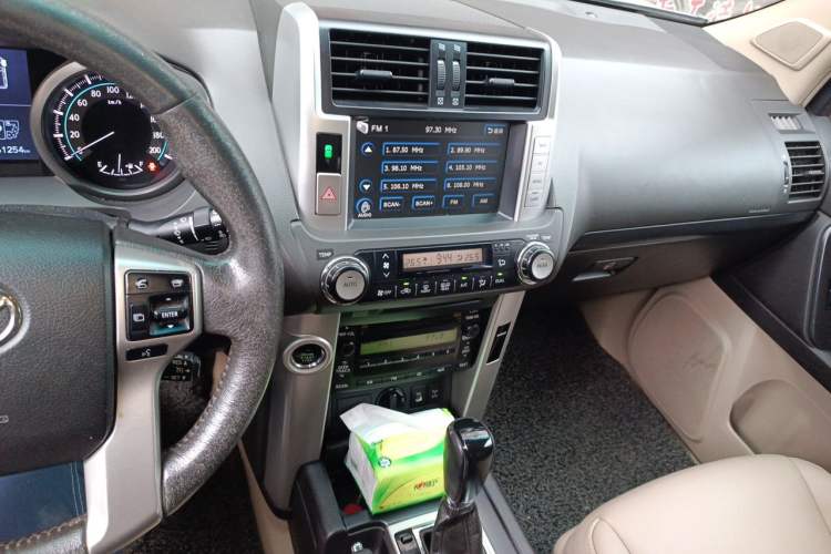 Used Toyota Prado 2010 4.0L Automatic TX-L Audio And AC Panel