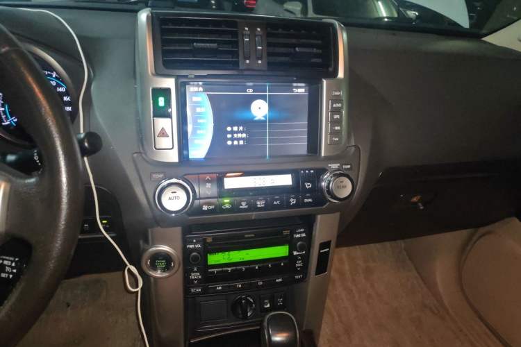 Used Toyota Prado 2010 4.0L Automatic TX-L Audio And AC Panel