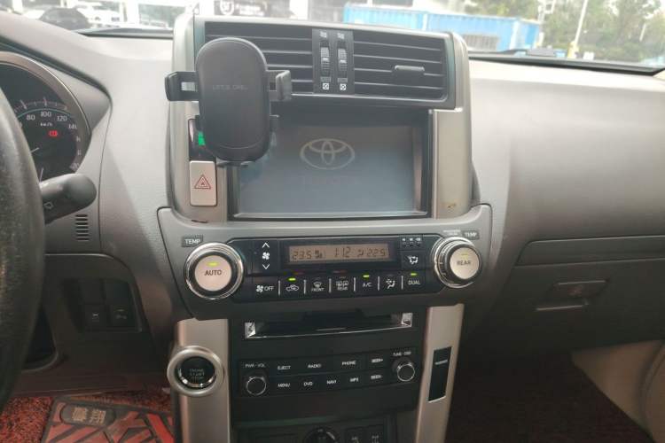 Used Toyota Prado 2010 4.0L Automatic TX-L NAVI Audio And AC Panel