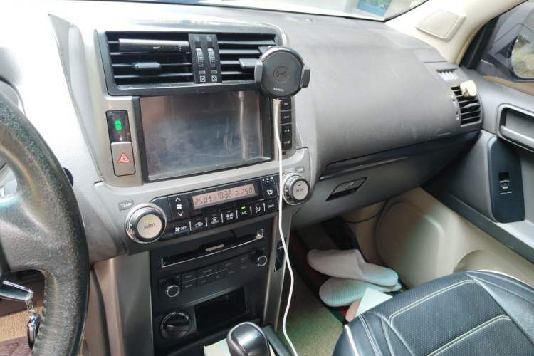 Used Toyota Prado 2010 2.7L Automatic Deluxe Edition Audio And AC Panel