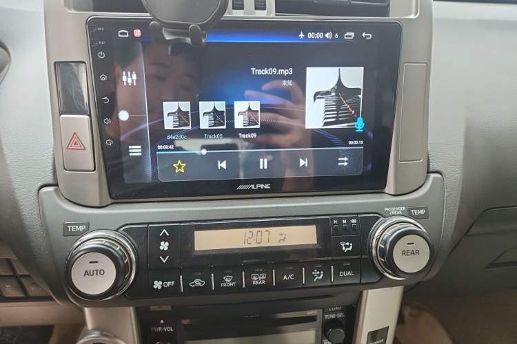 Used Toyota Prado 2010 4.0L Automatic TX-L Audio And AC Panel