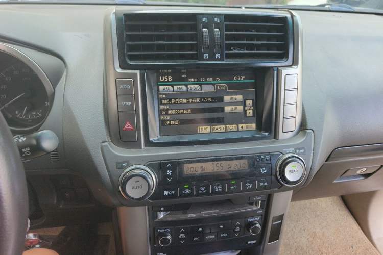 Used Toyota Prado 2010 2.7L Automatic Deluxe Edition Audio And AC Panel