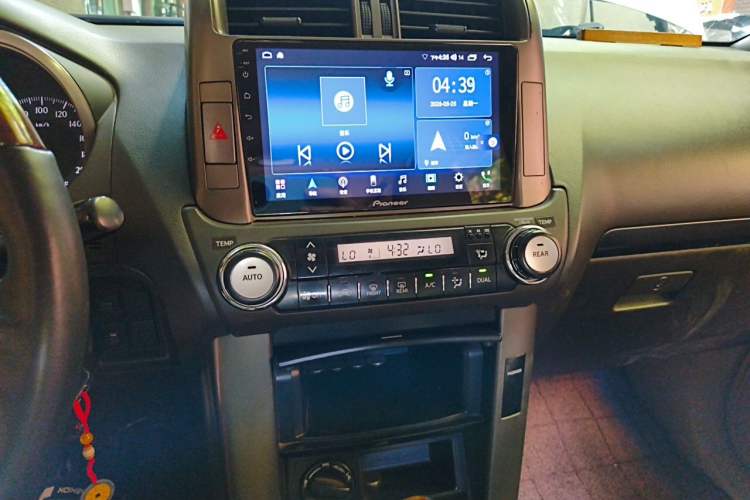 Used Toyota Prado 2010 2.7L Automatic Deluxe Edition Audio And AC Panel