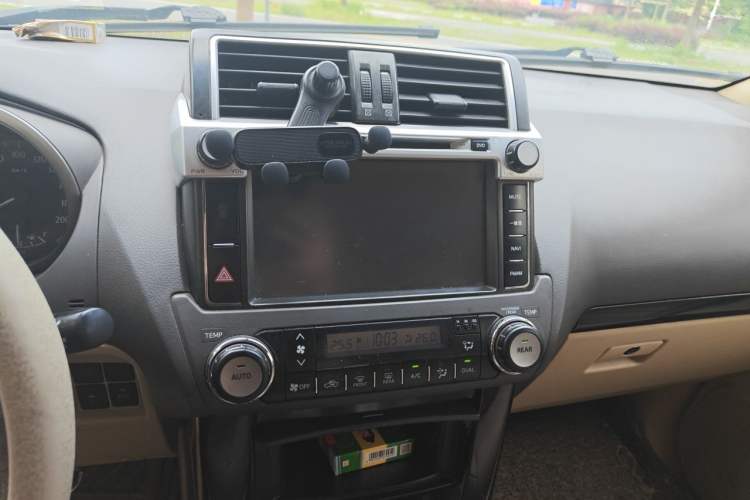 Used Toyota Prado 2010 2.7L Automatic Deluxe Edition Audio And AC Panel